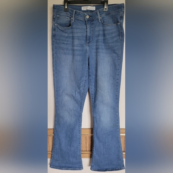 Signature by Levi Strauss Women's Shaping Mid-Rise Bootcut Jeans Size 14 - Picture 1 of 7